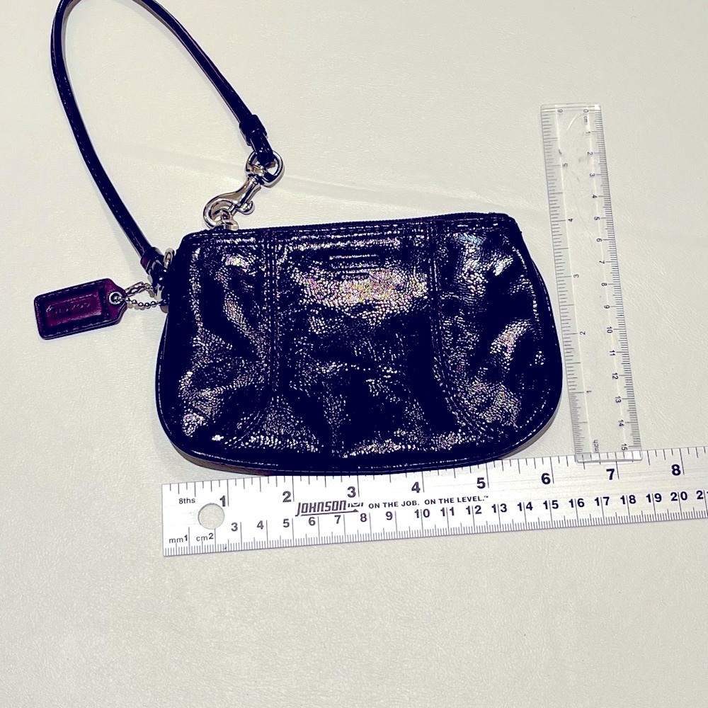 Coach Y2K VINTAGE Purple Plum Patent Leather Wristlet - Picture 12 of 13